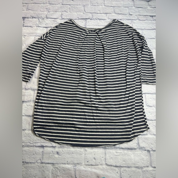 Umgee Gray and Cream Striped 3/4 Length Sleeve Top. Size XL. - Picture 9 of 9
